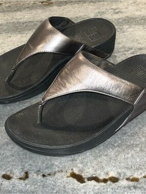 FitFlop Metallic Pewter Thong Sandals - Black Footbed